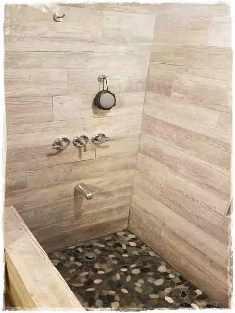 zuhanyzásra is alkalmas épített kád