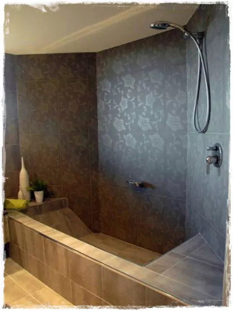 helykihasználós épített kád