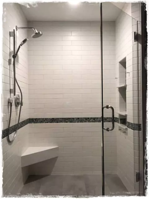 zuhanyzó falfülke és ülőke készítés