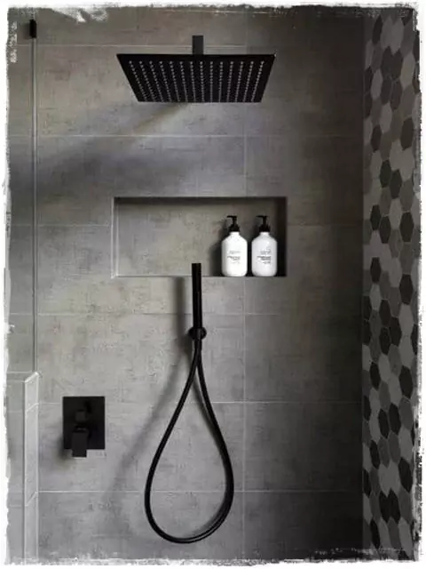 zuhanyzóban falfülke