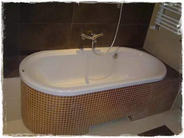 kerekített beépített kád