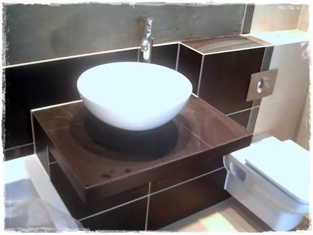 kád mellett mosdópult