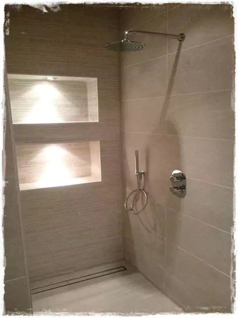 zuhanyzó falfülke rejtett világítása