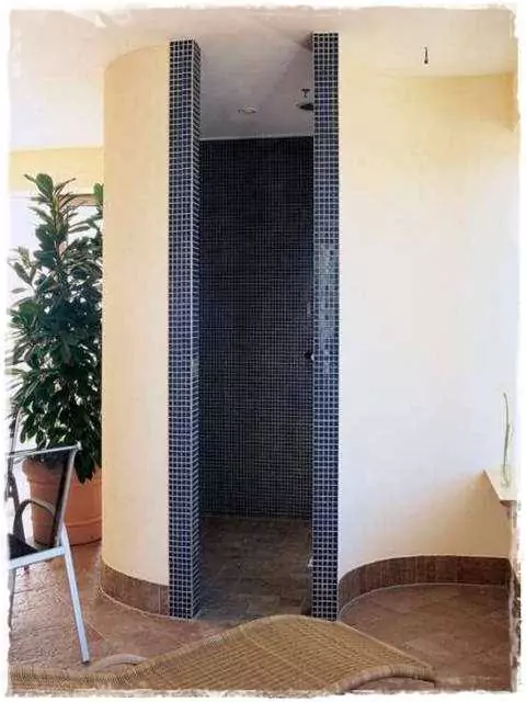 ívelt zuhanyzó fal