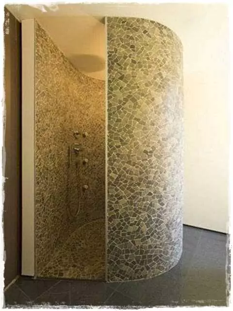 hajlított zuhanyzó fal