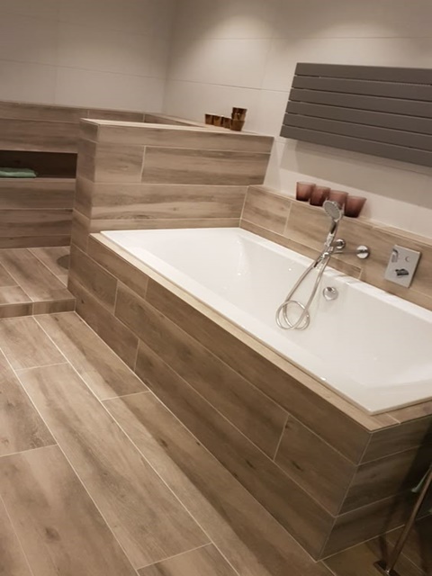 Kádbeépítés minimalista módon